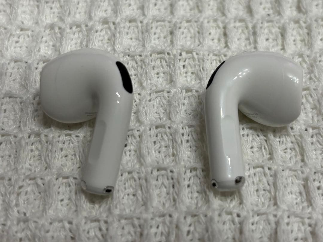 【美品】Apple AirPods 4 ワイヤレスヘッドフォン