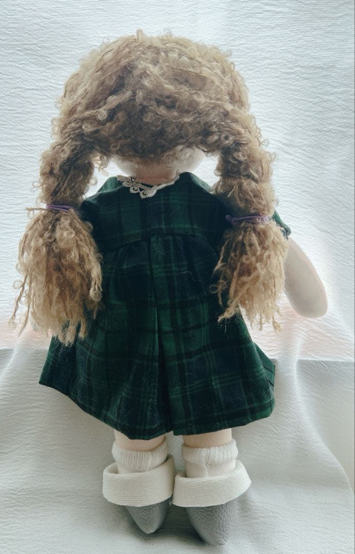 ウォルドルフ人形　B体 カーリーヘアーの女の子