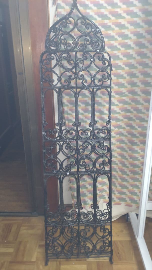 モロッテリアを代表する定番アイテム、アイアン製のパーティションです,2番目