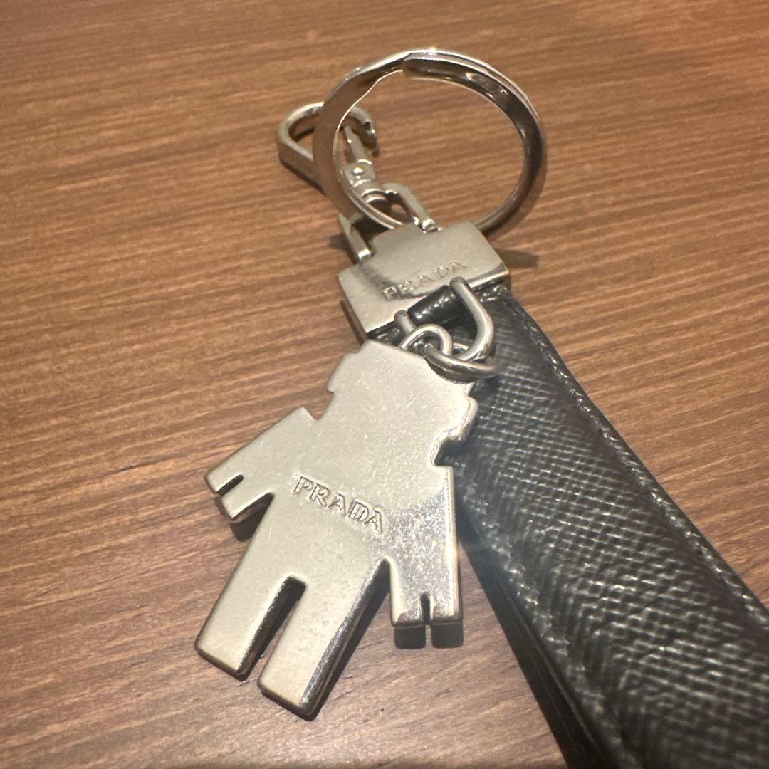 PRADA キーホルダー/レザー/BLK/メンズ/ロボット