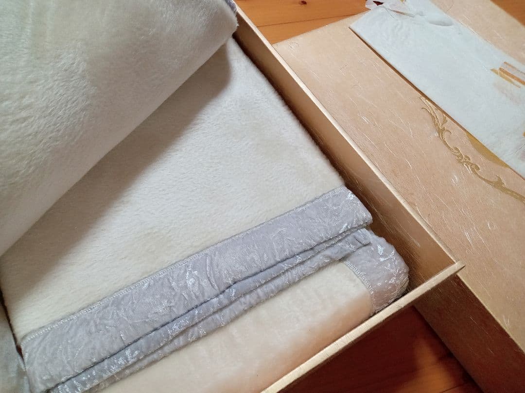 シルク毛布　140×200cm　SILK　日本製（絹100％）　高級品