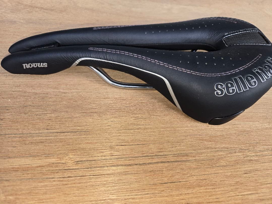 nicoselle italia Novus サドル