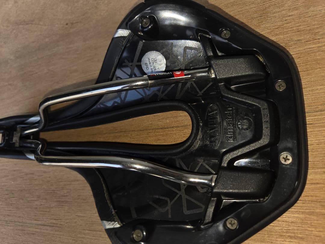 nicoselle italia Novus サドル