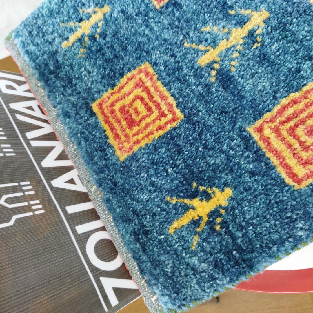 値下げします●ミニギャベ●32×35㎝●手織●本物●新品●3遊牧民が紡ぐギャッベ