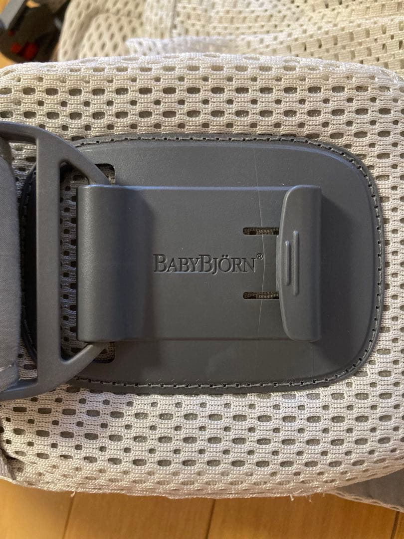 最上級モデル　ベビービョルン　抱っこ紐　ハーモニー　クリーム