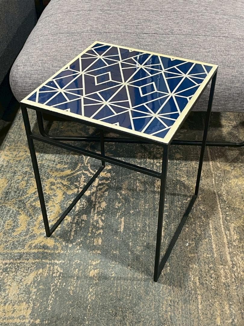 《 KARE / カレ 》 35.5×35.5×46.5cm サイドテーブル