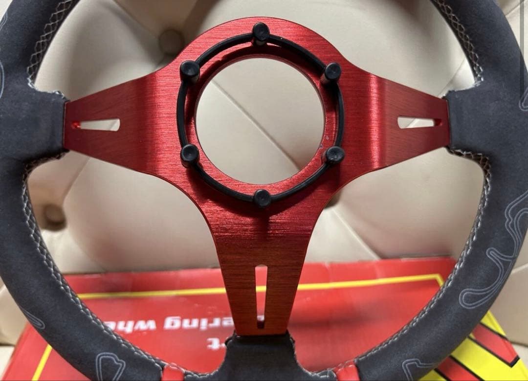 【最終値下げ】MOMO ステアリング 350ミリφ35 レッド スエード