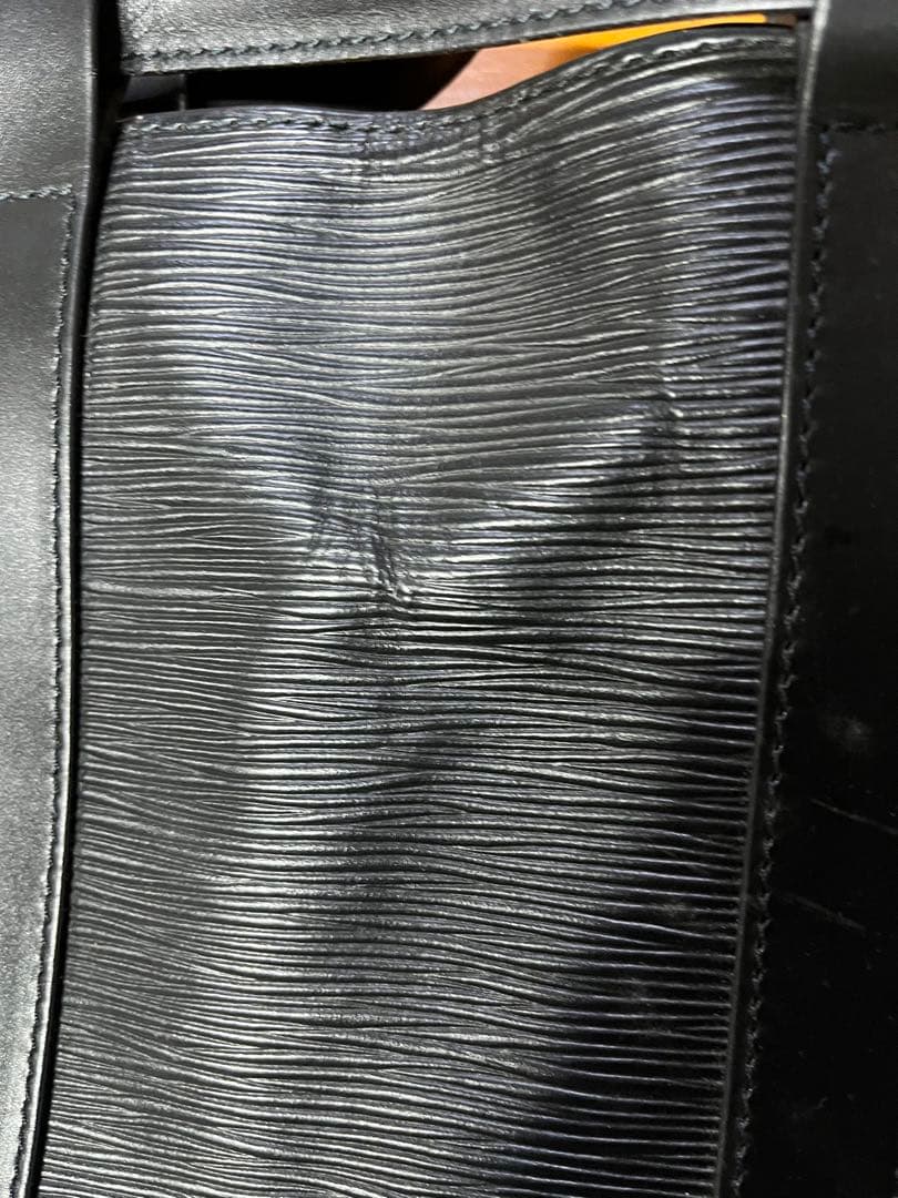 ルイヴィトン　エピ　ランドネ　PM ショルダーバッグ　レザー　ブラック　中古