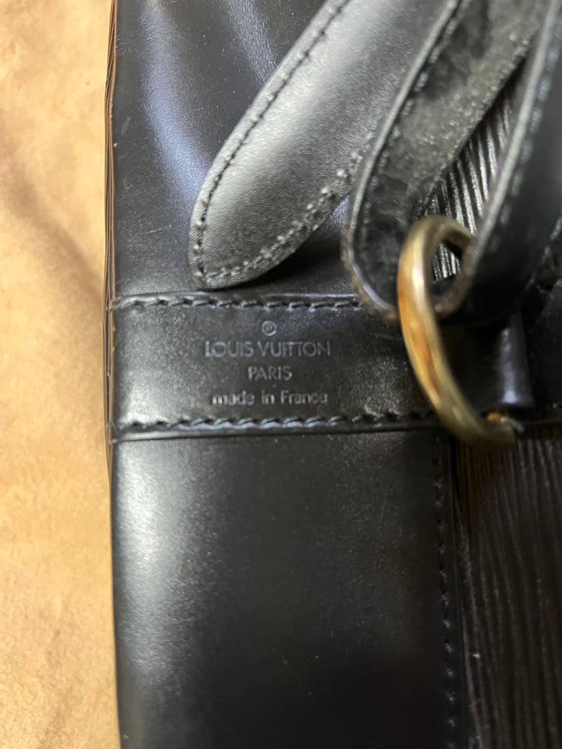 ルイヴィトン　エピ　ランドネ　PM ショルダーバッグ　レザー　ブラック　中古