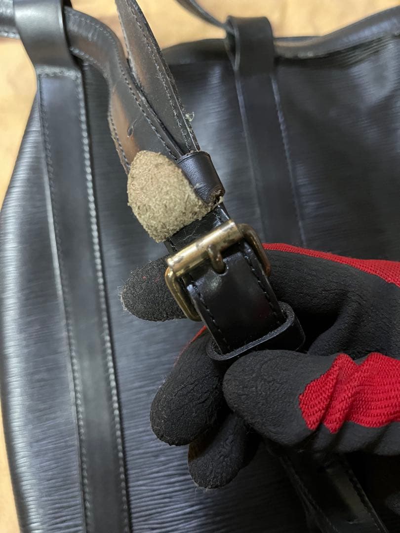 ルイヴィトン　エピ　ランドネ　PM ショルダーバッグ　レザー　ブラック　中古