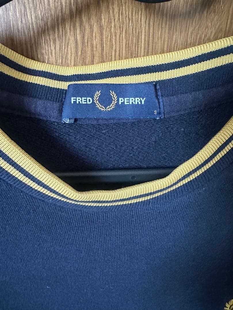 FRED PERRY ネイビー トレーナー