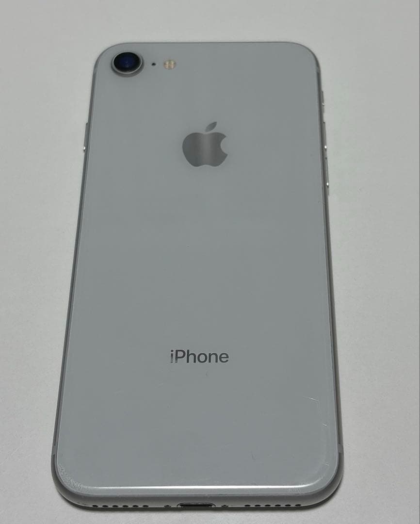 iPhone8 シルバー