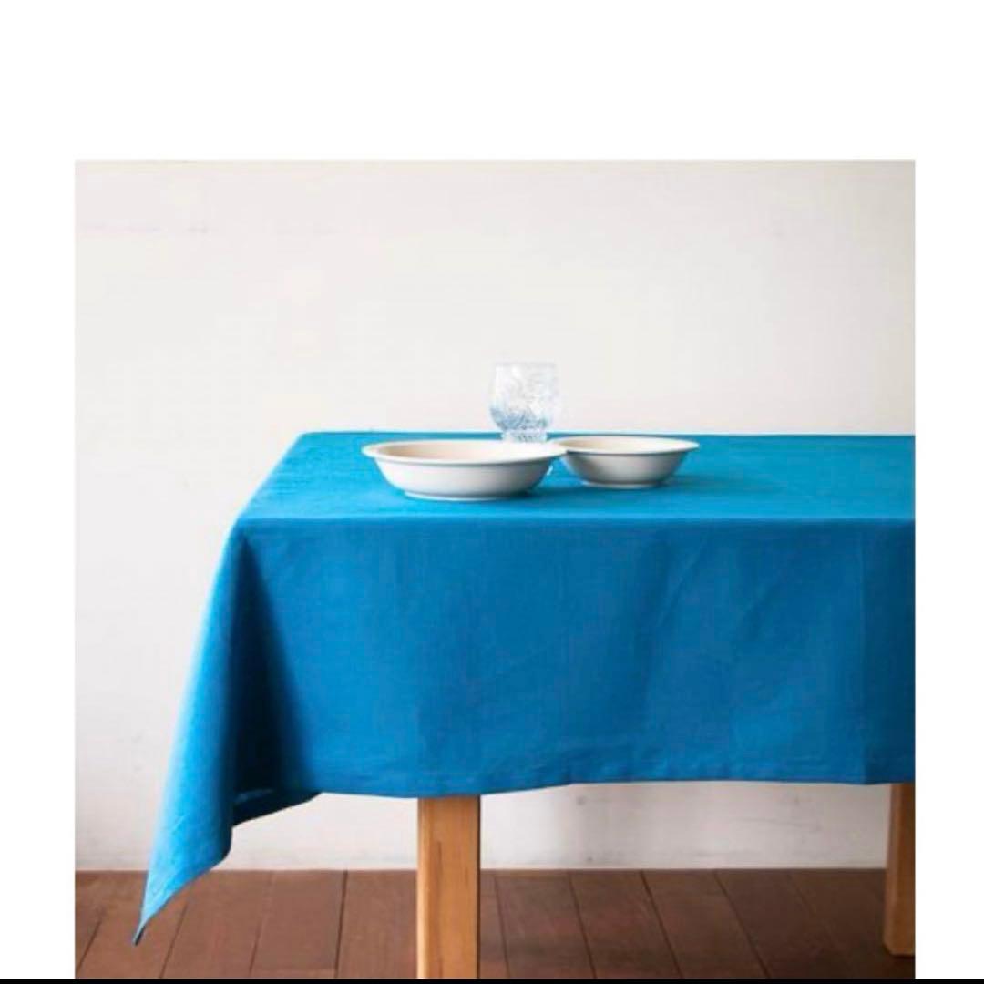 Maduオリジナルのカラーで染めたベラルーシリネンのテーブルクロス。レインボー