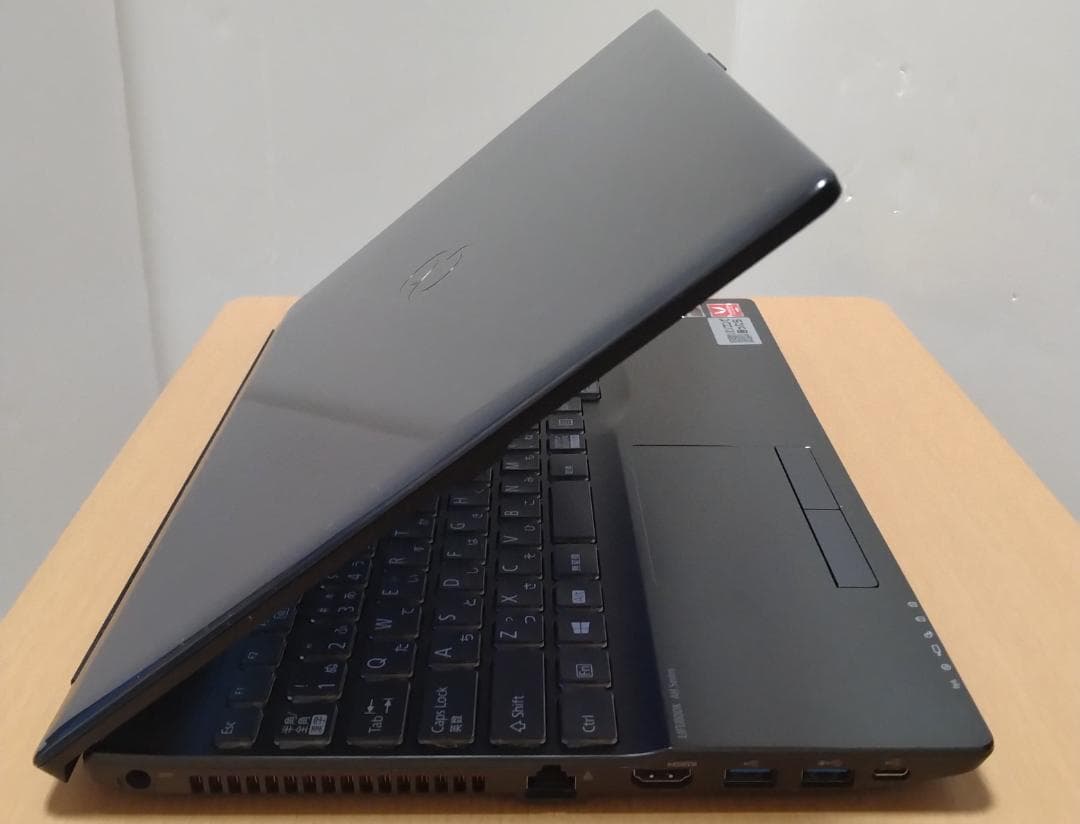 富士通 Ryzen 3 3300U/SSD256GB/メモリ8GB