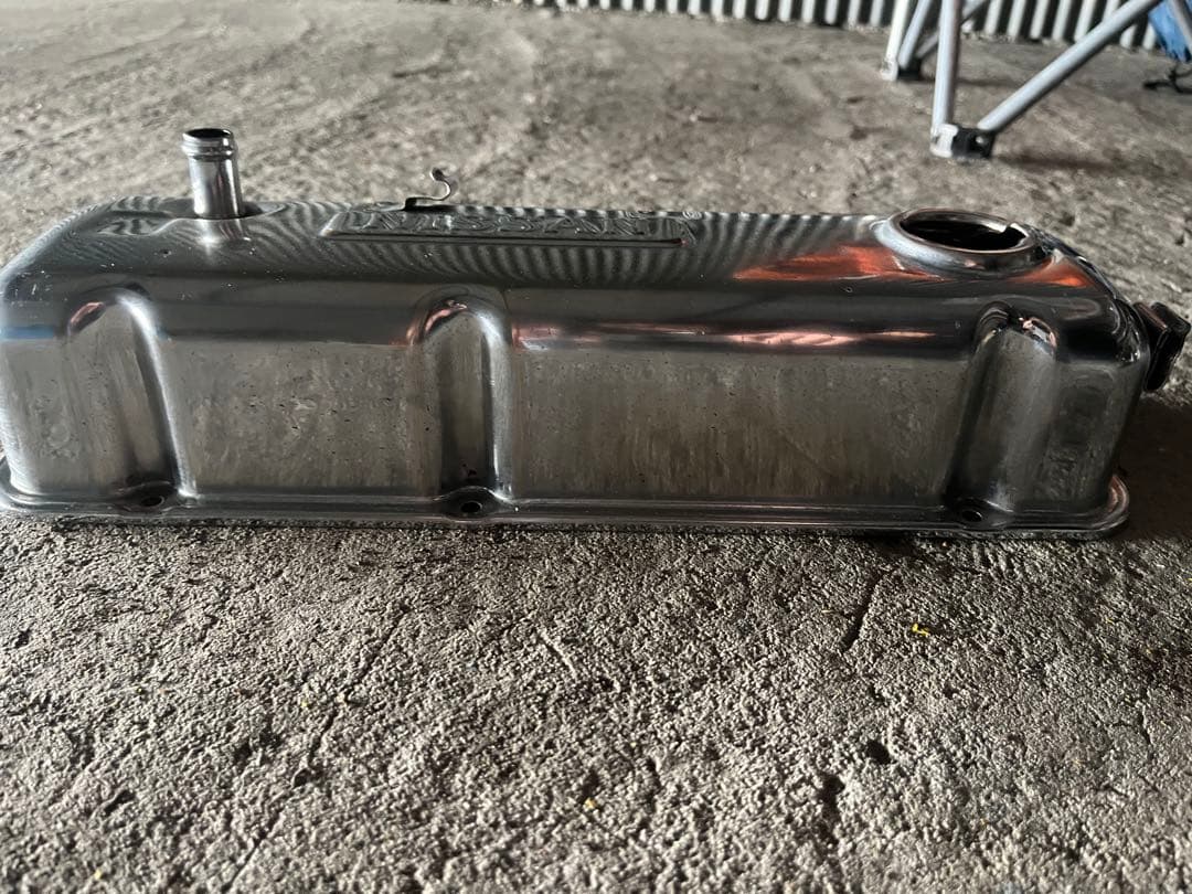 Nissan タペットカバー メッキ　サニトラ