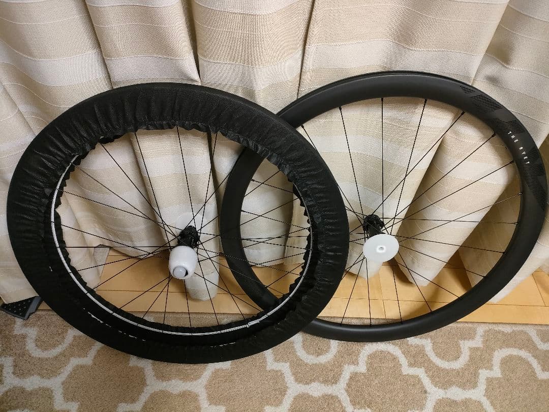 【未使用】カーボンホイール700C（ディスク）＋タイヤ（チューブレスレディ一式）