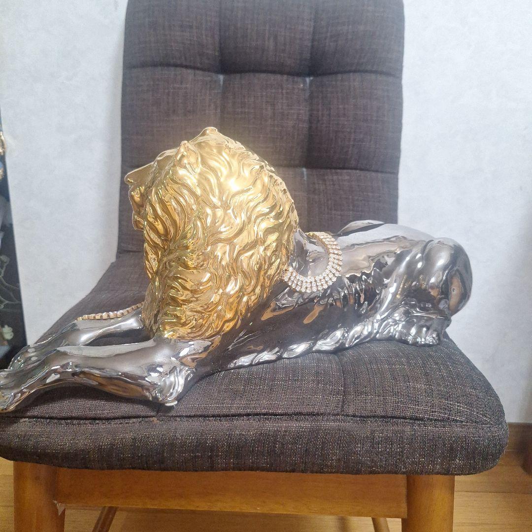 イタリア。アウラ社。ライオン