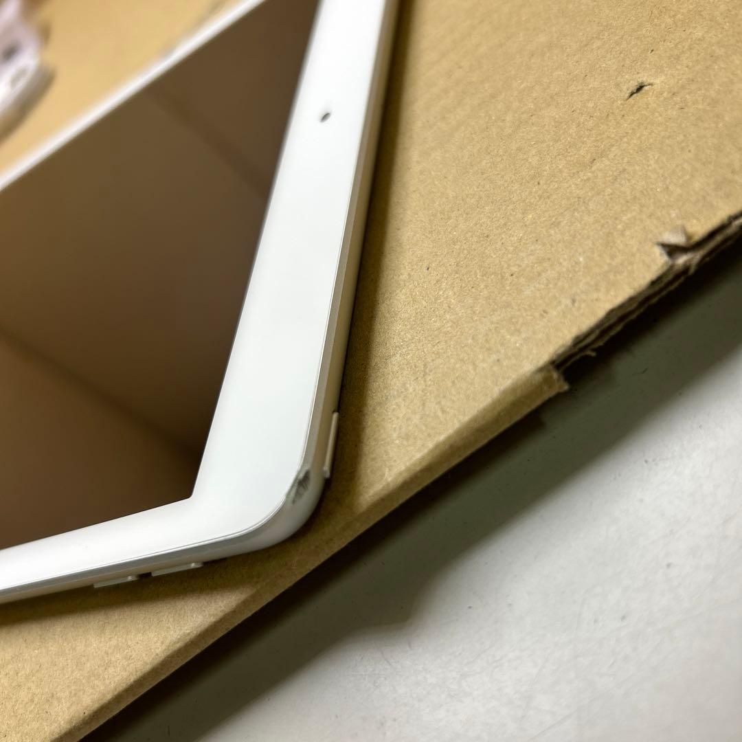 Apple iPad (第８世代) Wi-Fi 32GB シルバー