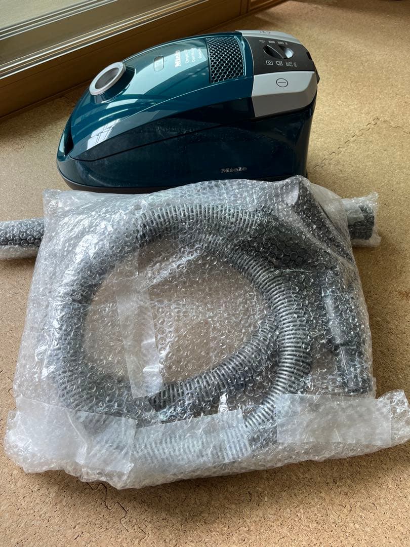 Miele Compact C2 掃除機 　　　　購入　2024年11月28日