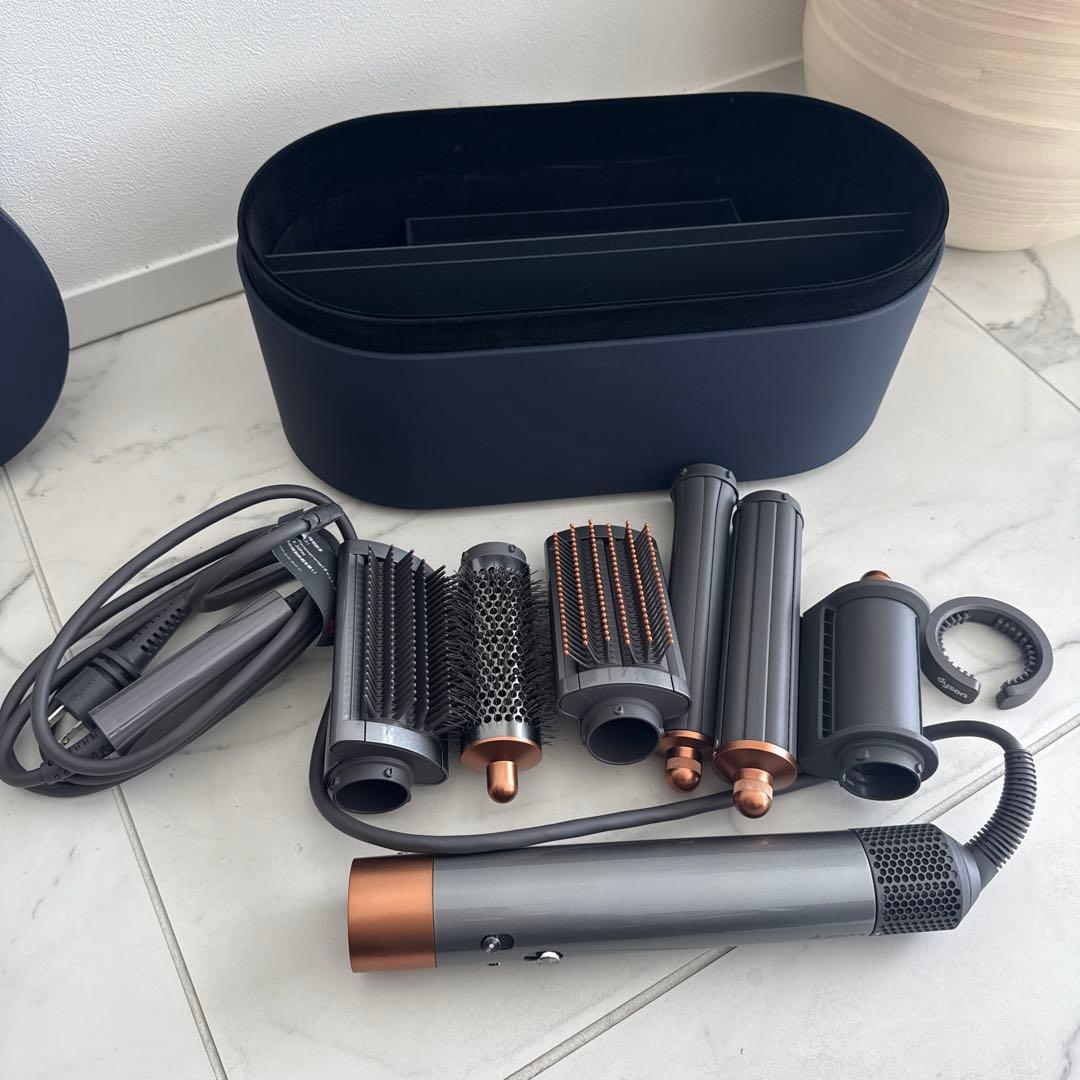 【未使用！安価！】Dysonカールドライヤー 専用ケース付き