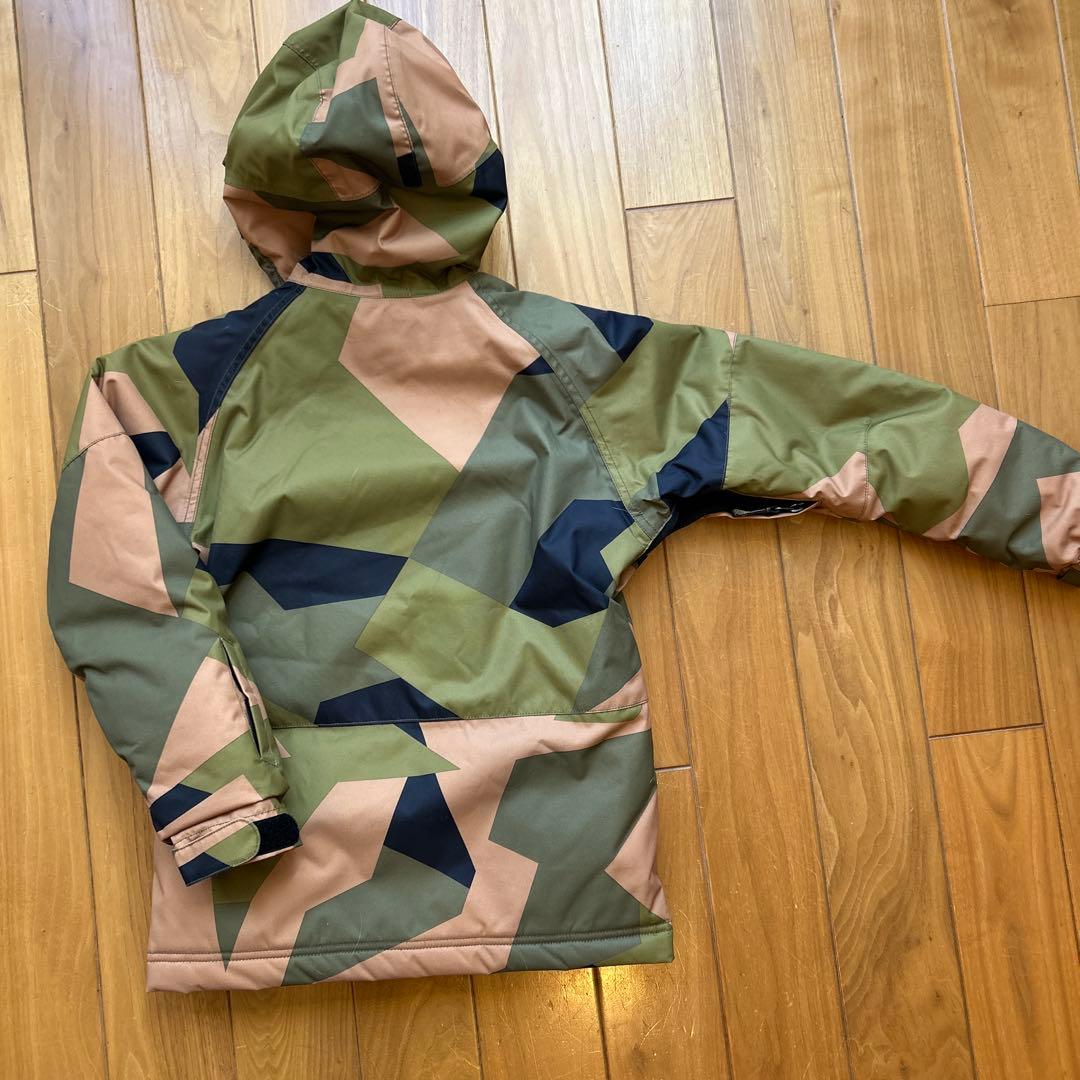 美品⭐︎ONEILL 子ども用スノーボードウェア上下セット　128cm 迷彩柄