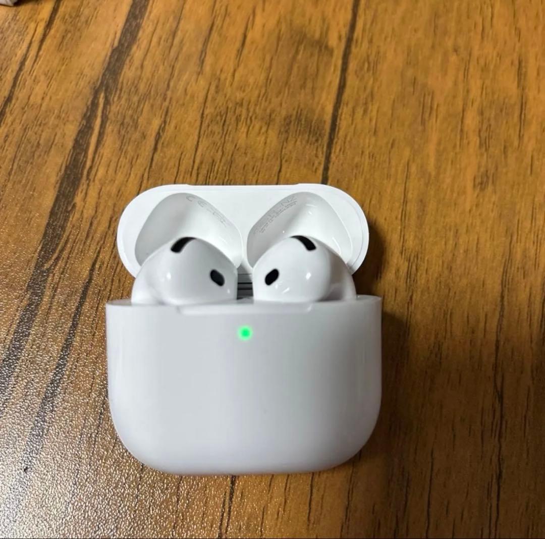 Apple AirPods 4 ノイキャン搭載　本体 充電ケース付き