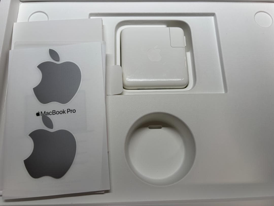 MacBook Pro 13インチ 2020 Core i7/16GB/1TB