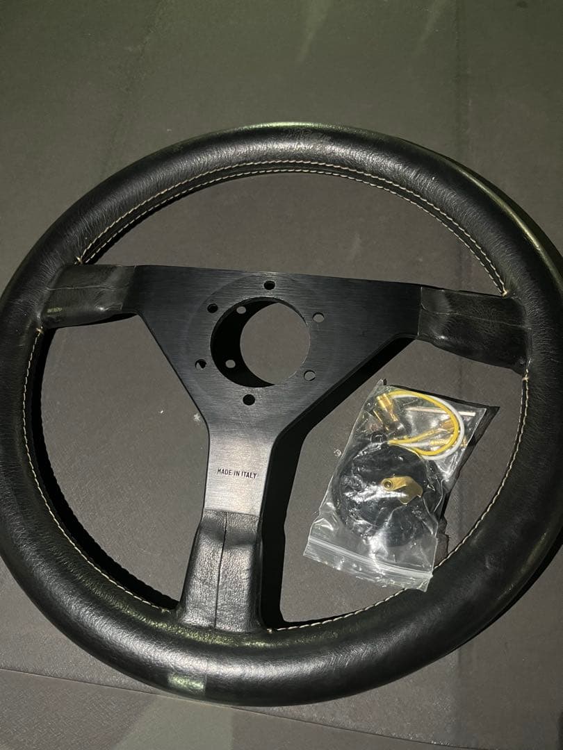 MOMO モモ ニキラウダ ステアリングNiki lauda 370