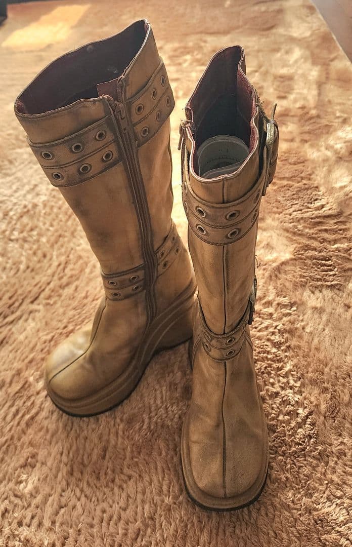 ベージュロングブーツ　ウエッジソール