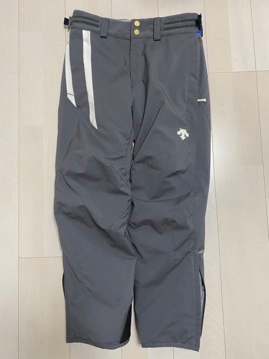 スキーウェア　デサント　破損箇所有り