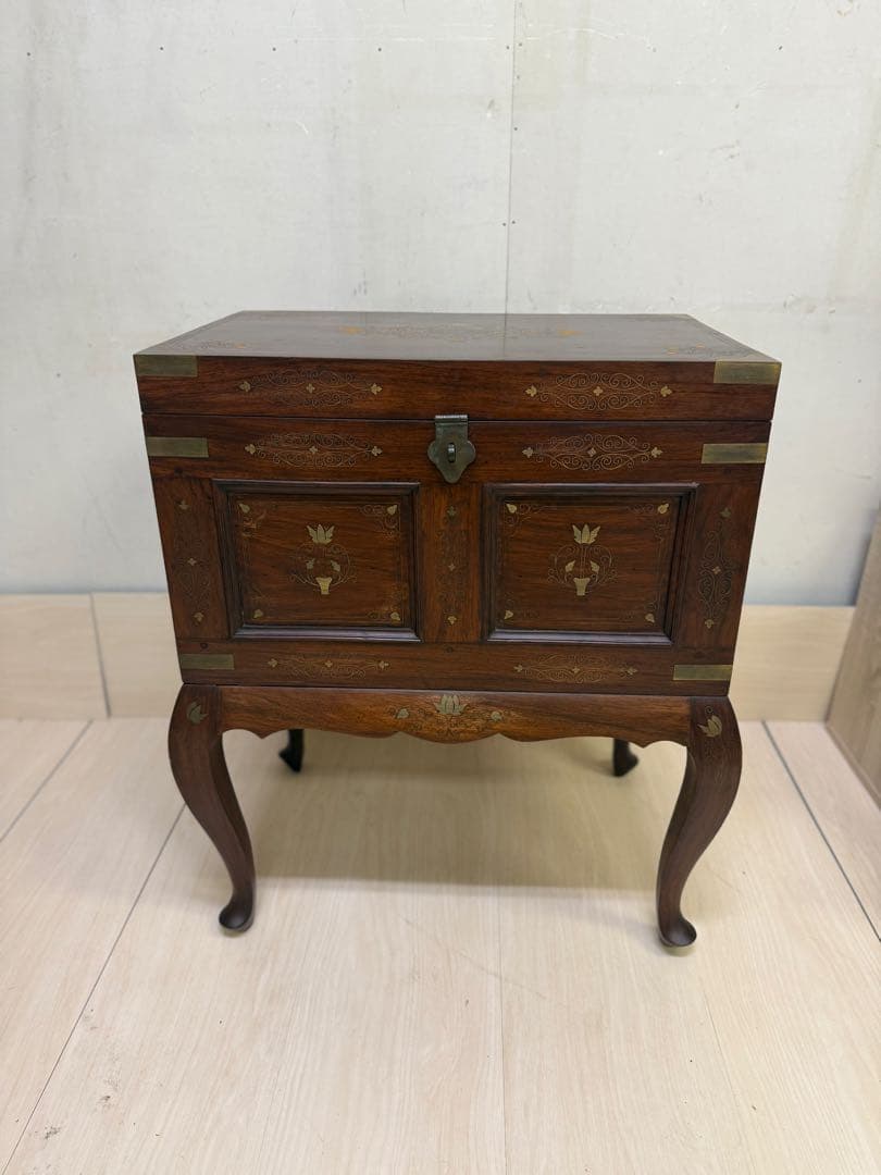 n*&様 【引き取り可】 ローズウッド製の装飾収納箱　ねこあし　猫足