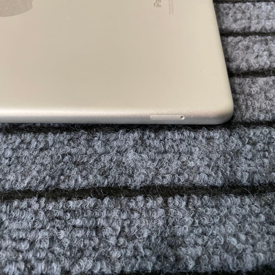 235 iPad 8世代 32GB SIMフリー シルバー