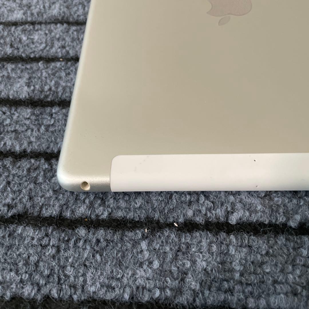 235 iPad 8世代 32GB SIMフリー シルバー