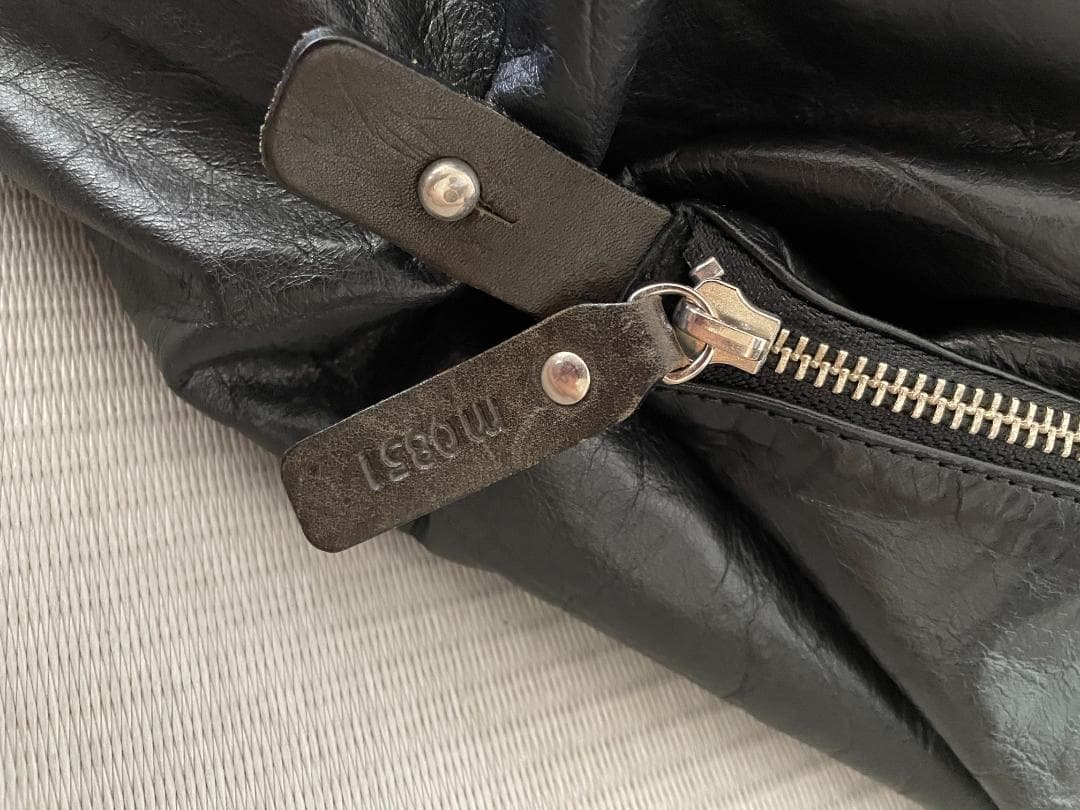 美品 m0851 BP73 本革バックパック 黒 通勤 通学 A4収納