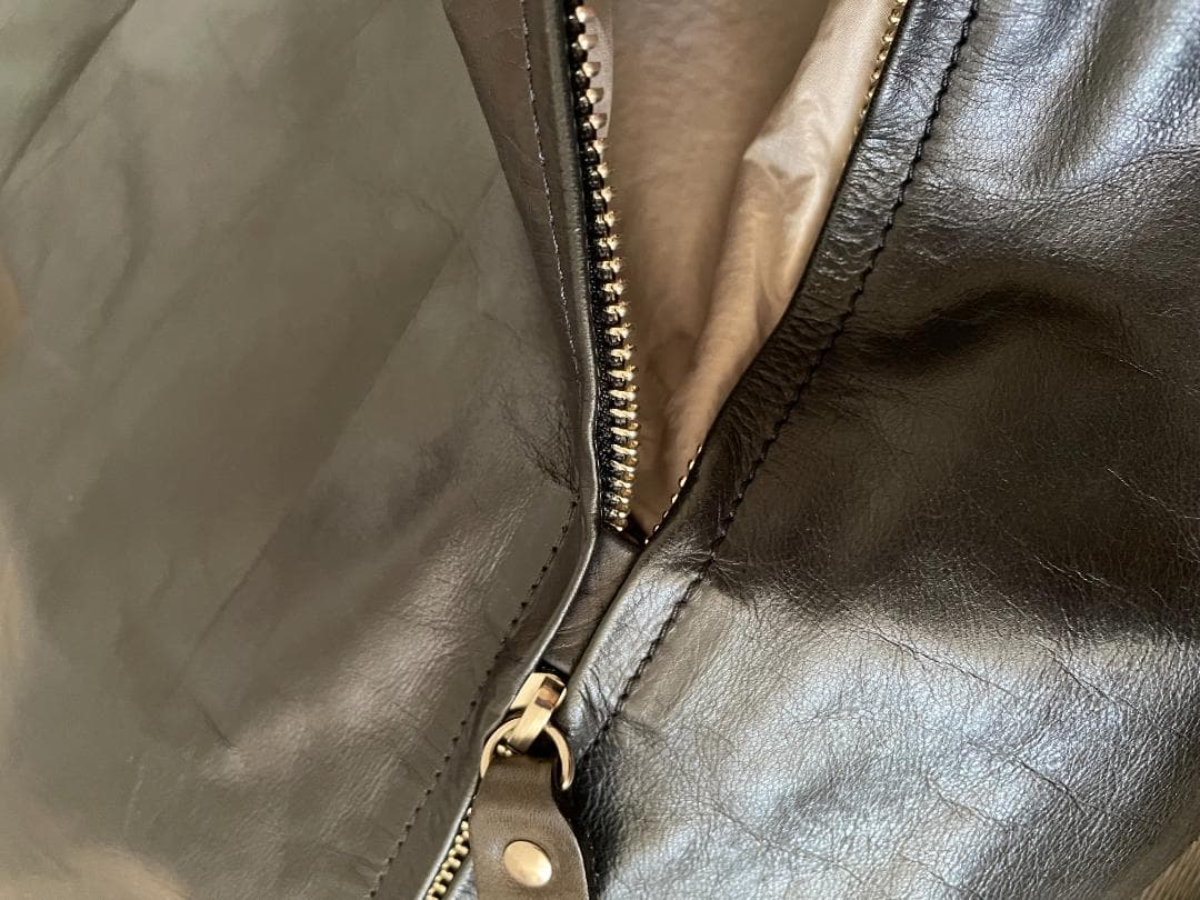 美品 m0851 BP73 本革バックパック 黒 通勤 通学 A4収納