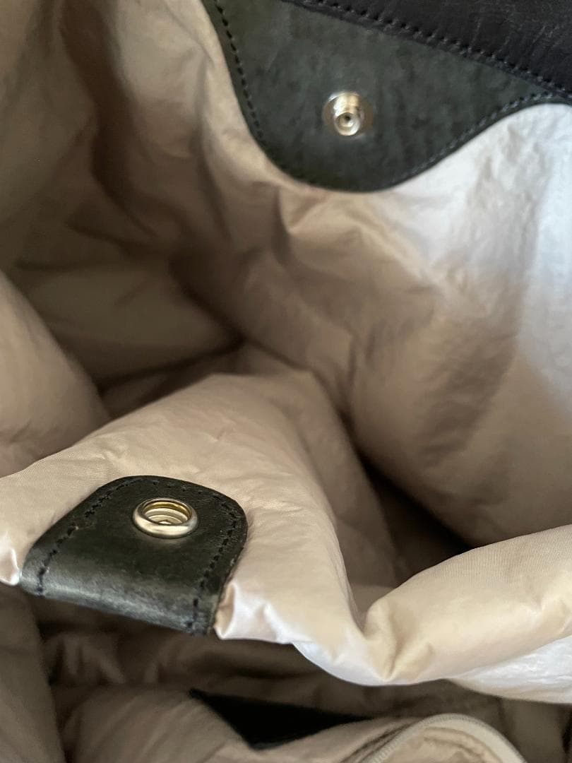 美品 m0851 BP73 本革バックパック 黒 通勤 通学 A4収納