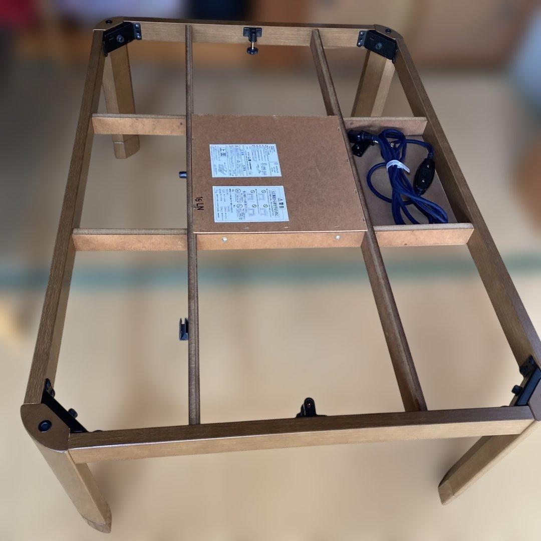 ブラウンの長方形こたつテーブル