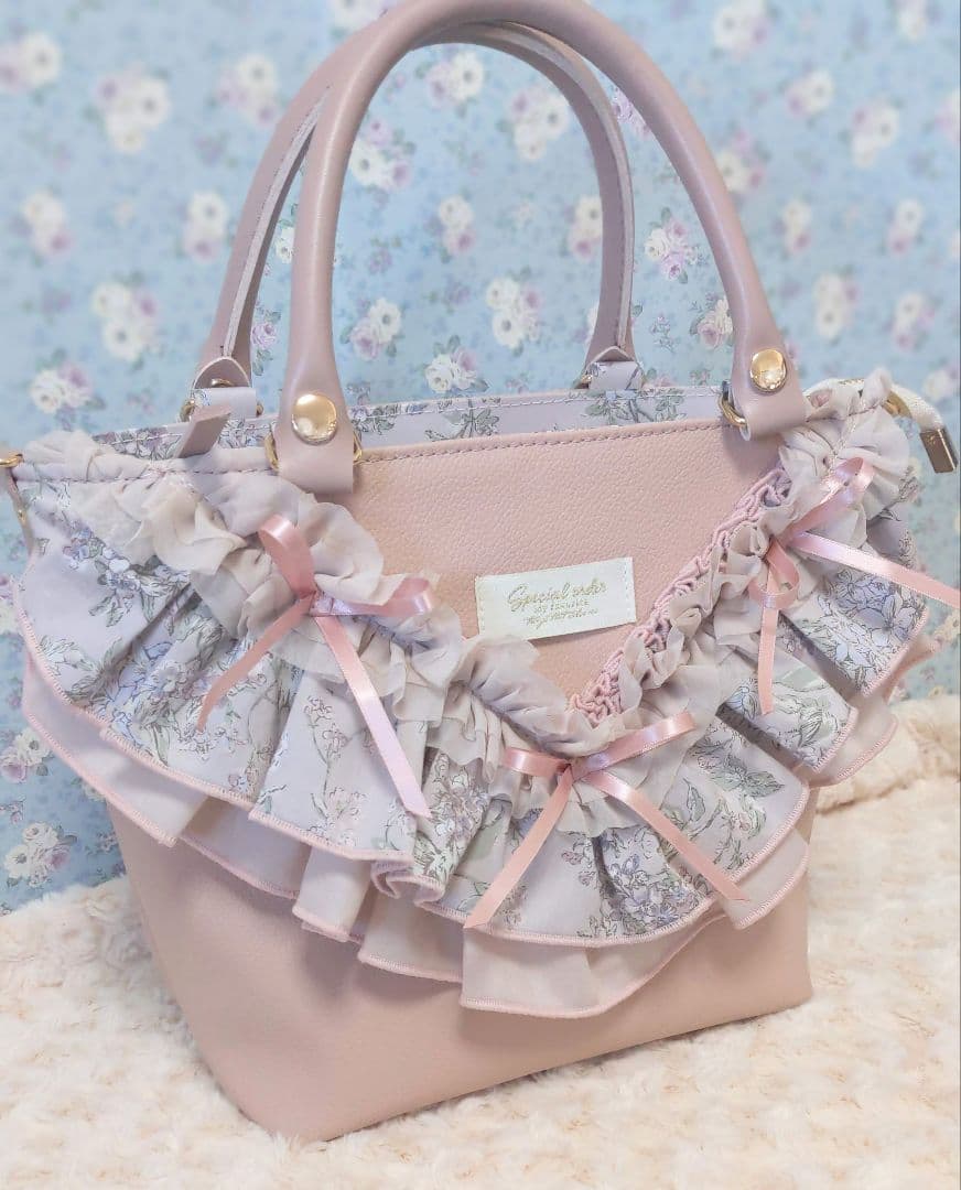 フリー出品　フリルが主役のフラップファスナー付トート　ミストラベンダー