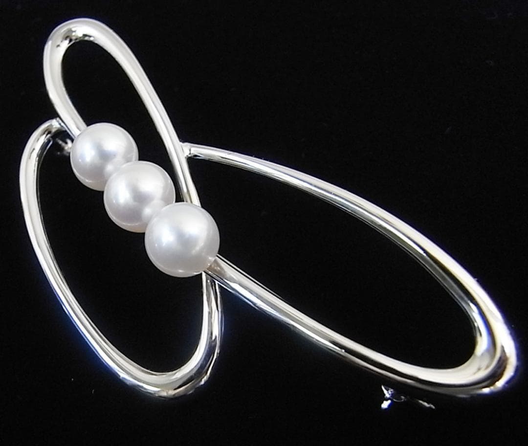 ★925シルバー(銀製) 本真珠ブローチ（アコヤ真珠)３粒★ 真珠のブローチ新品
