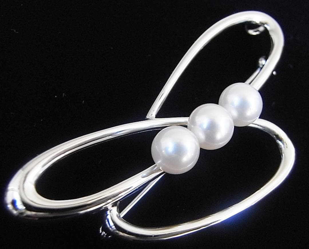 ★925シルバー(銀製) 本真珠ブローチ（アコヤ真珠)３粒★ 真珠のブローチ新品