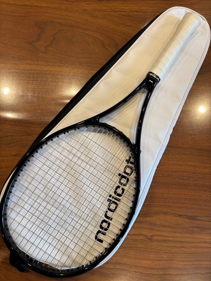日本未販売❣️nordicdots テニスラケット 黒