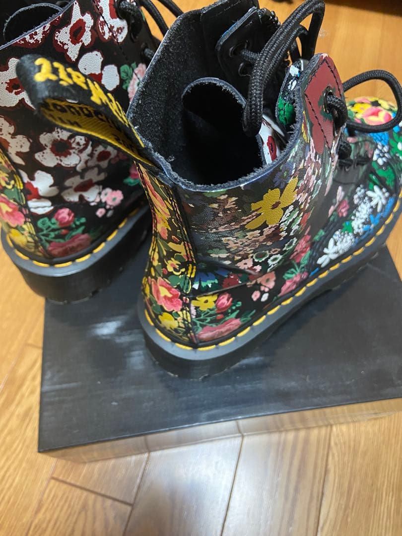 Dr. Martens ドクターマーチン 花柄 ブーツ チャック付き