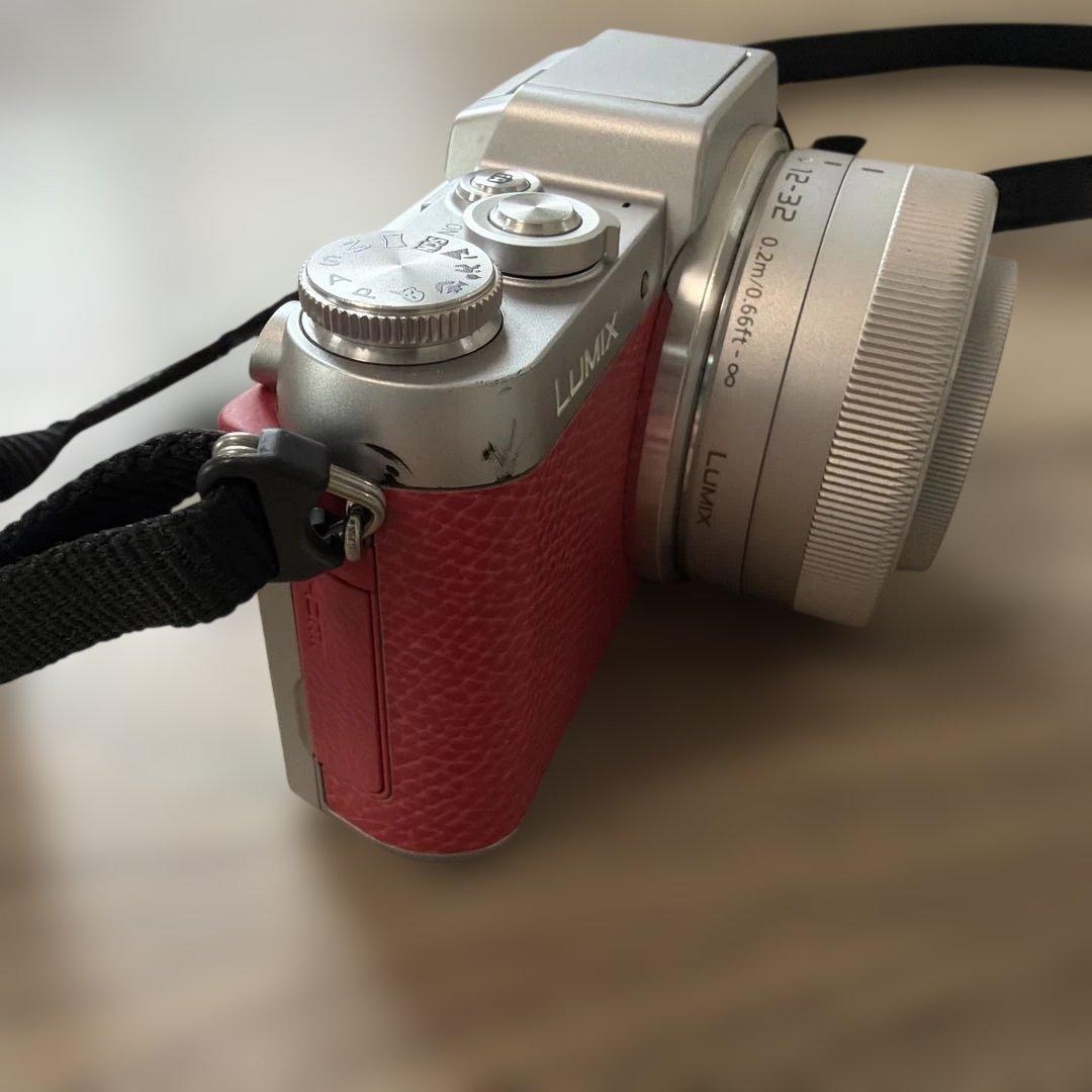 LUMIX G DMC-GF7W ダブルズームレンズキット　ミラーレス一眼