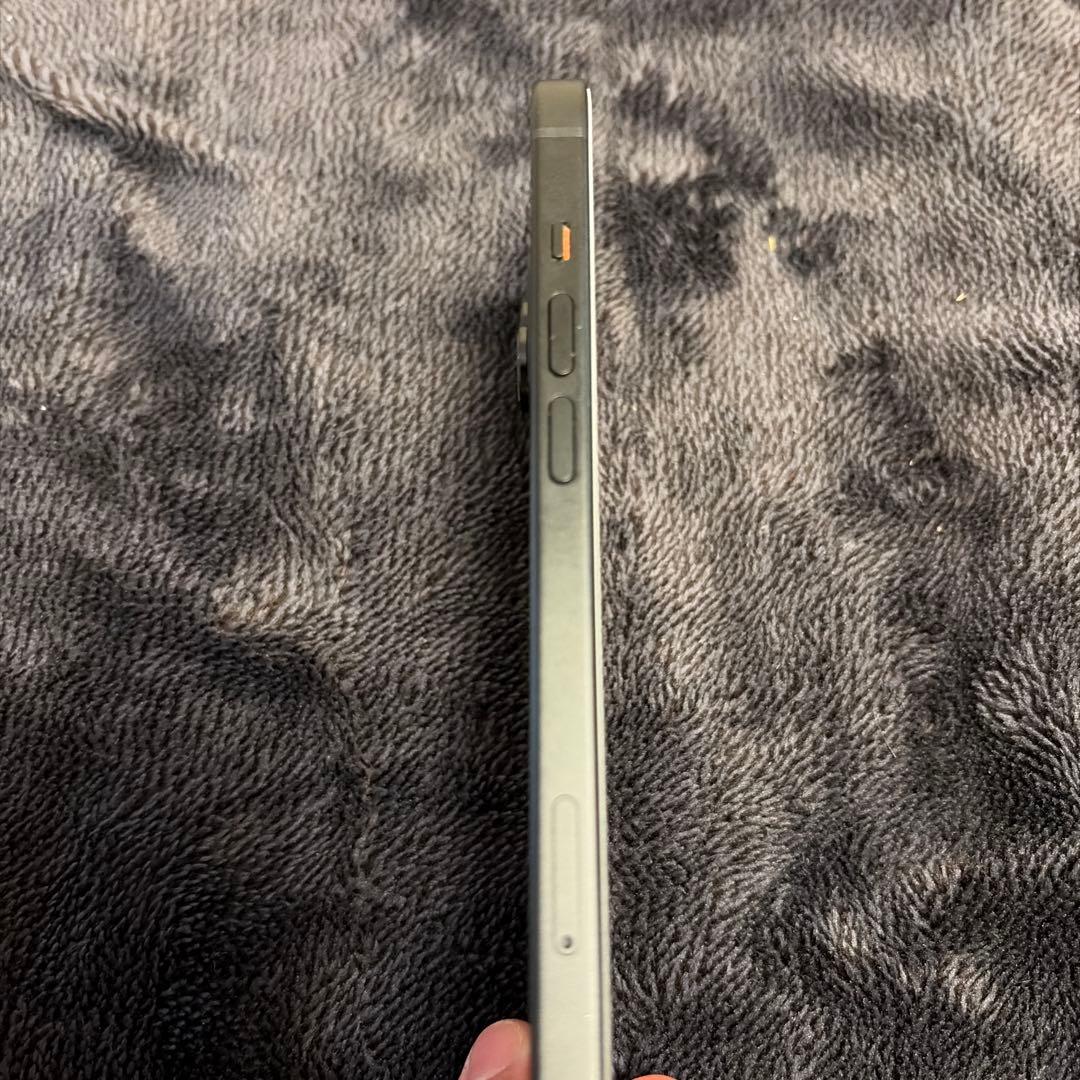 iPhone 15 256GB ブラック SIMフリー ケース付