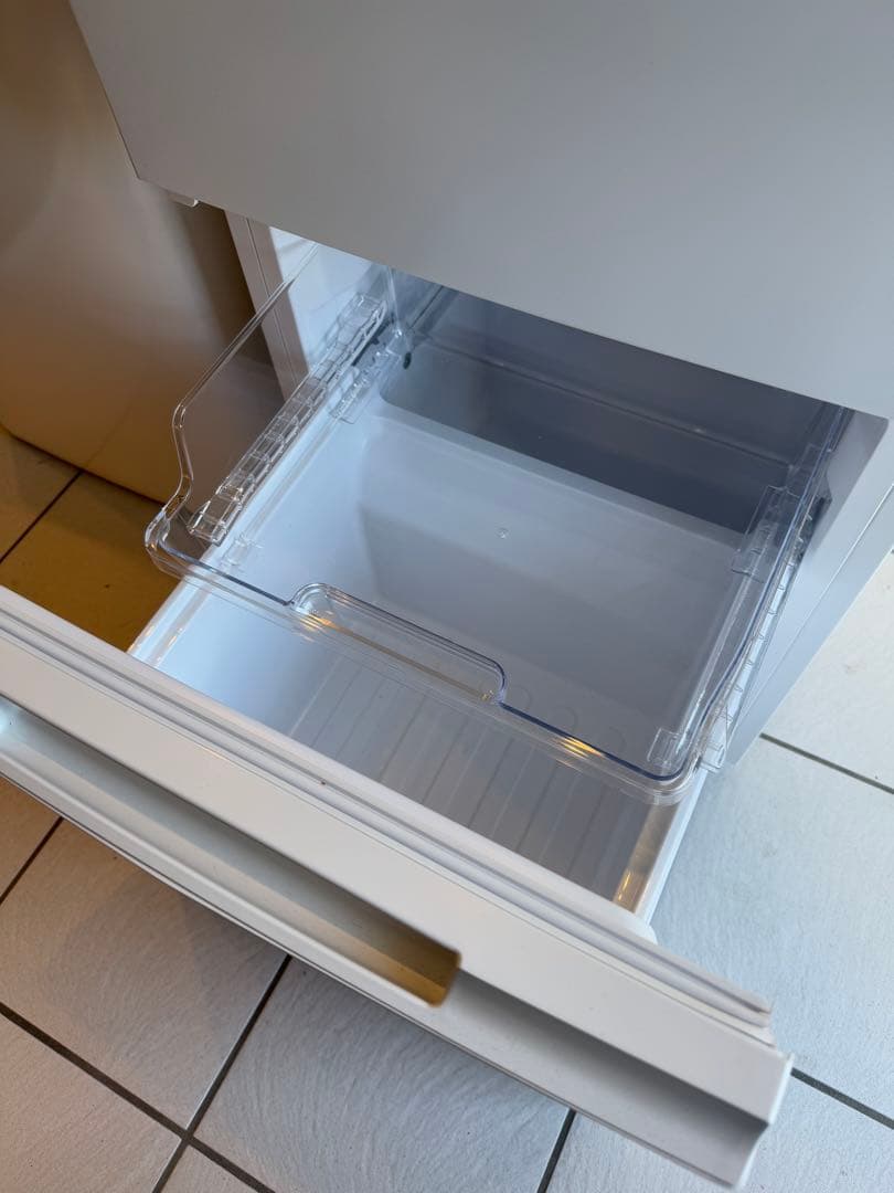 【美品】152L SHARP 2023年製 冷蔵庫　 SJ-D15J-W