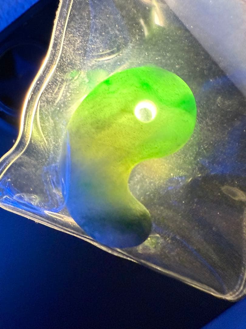 糸魚川翡翠‼️勾玉‼️大変に美しい絶品‼️芸術的‼️ 透光抜群‼️破格出品‼️13.1g