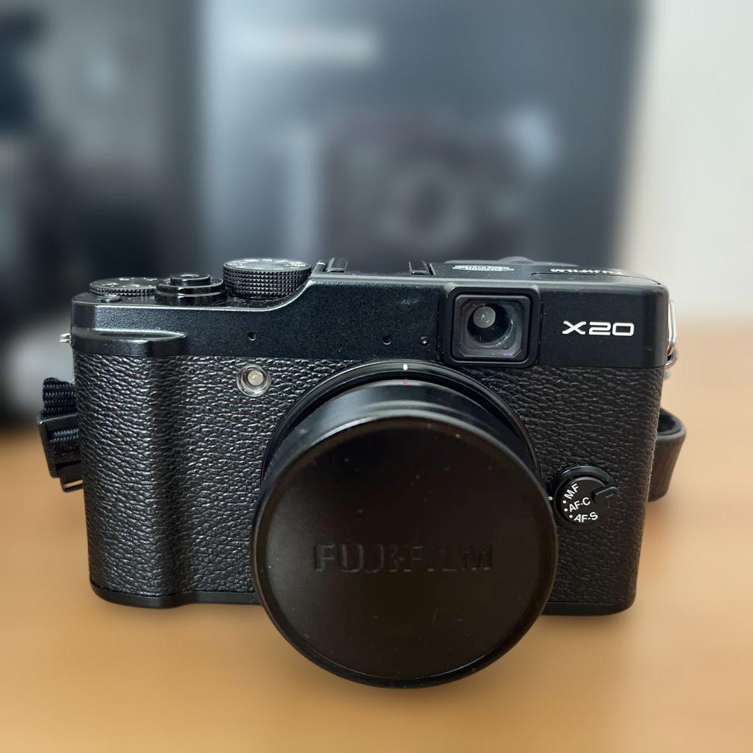 FUJIFILM X20 ブラック 本体と付属品