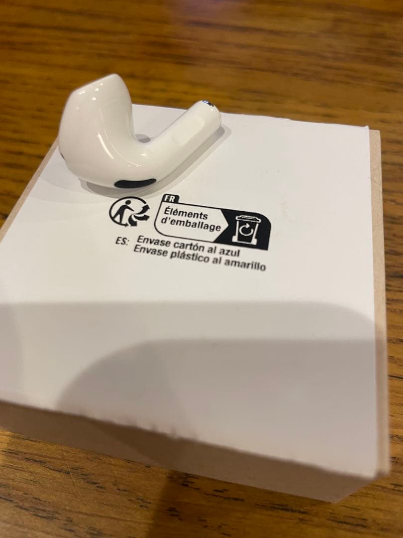 [純正品] AirPods 4 右耳 新品未使用