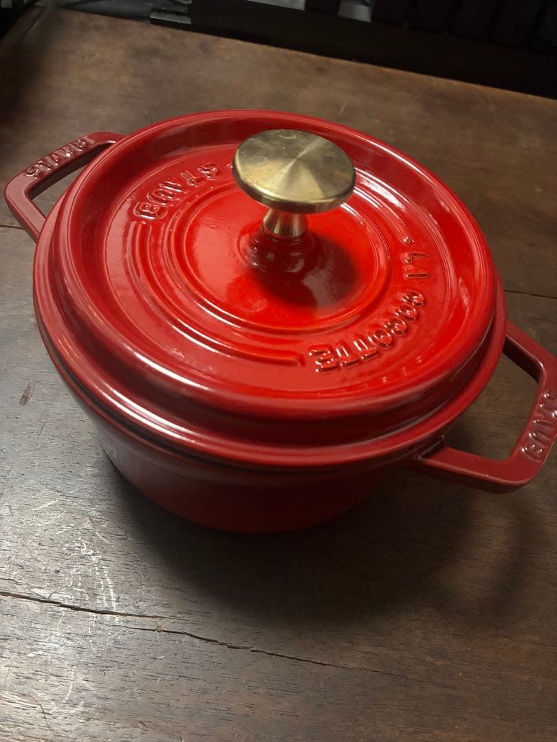 STAUB 赤いココット 鍋　16cm幅　ゴールドノブ
