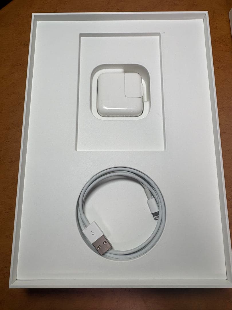 iPad WiFi 32GB シルバー（第6世代）